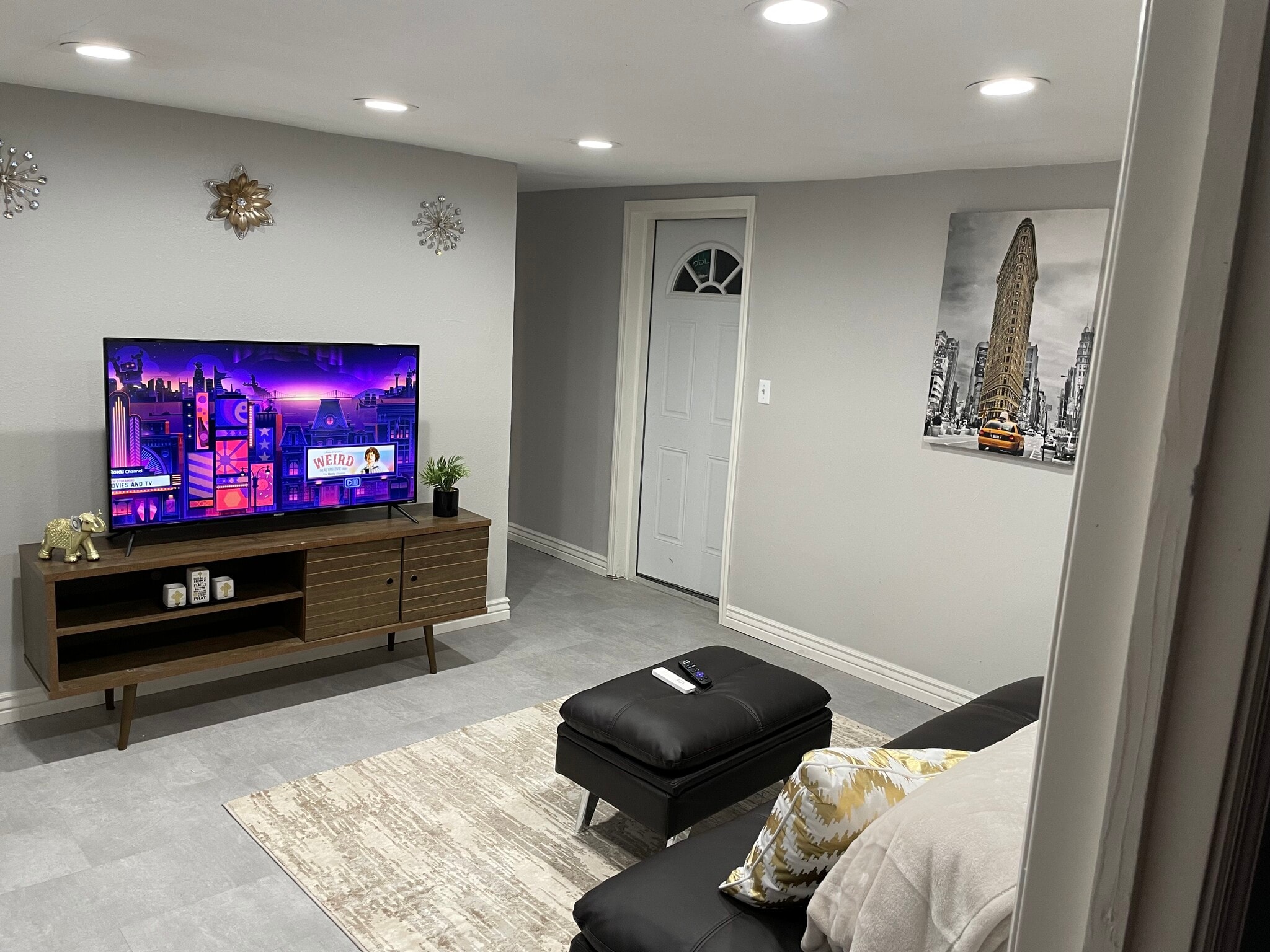 Living room area - 2302 E Yale St