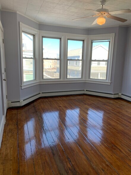 Living Room - 110 Capital St