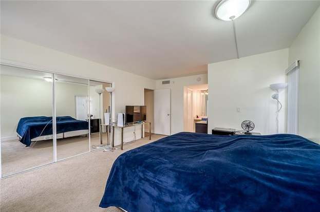 Building Photo - 3050 N Palm Aire Dr