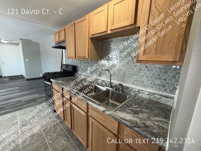 Building Photo - 121 David Ct