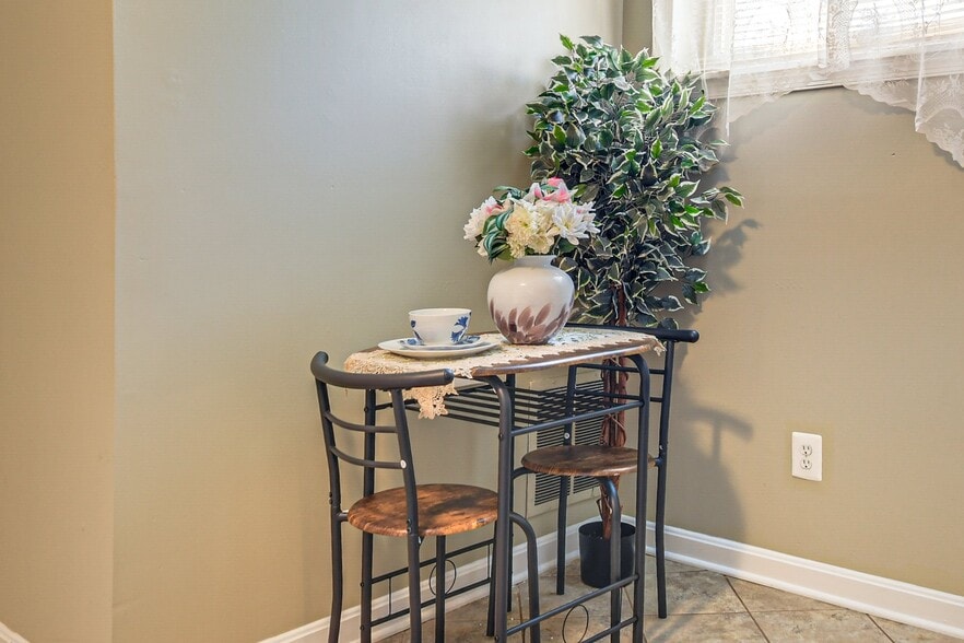 Building Photo - 5929 Camberly Ave