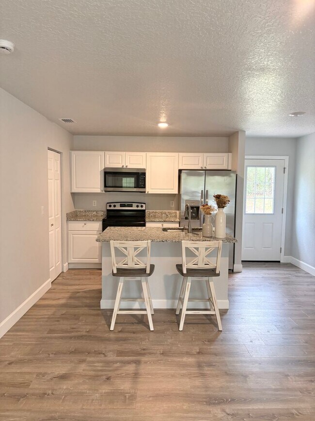 Building Photo - Peaceful Country Living in Bronson, FL!