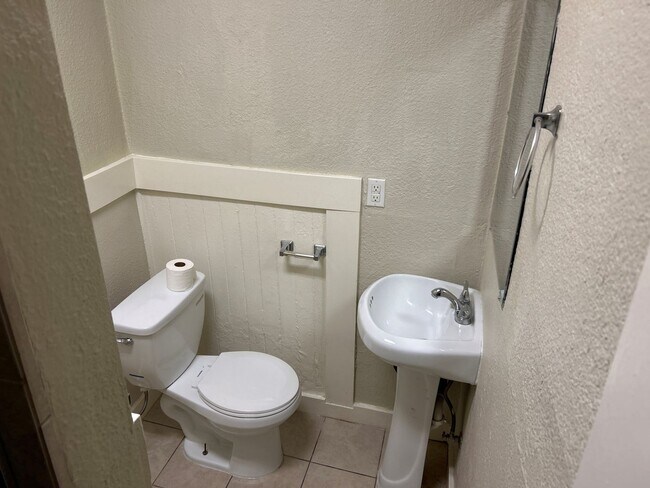 Building Photo - Y Street