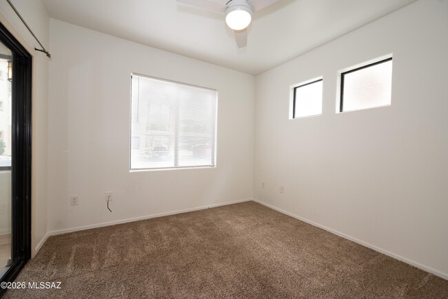Building Photo - 2550 E River Rd