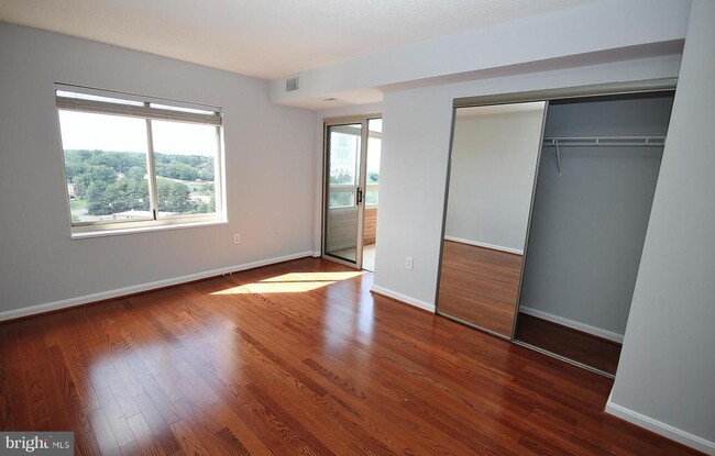 Building Photo - 2151 Jamieson Ave