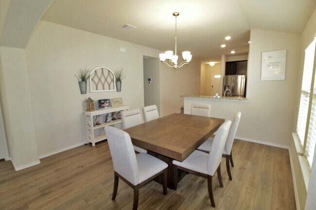 Building Photo - 2708 Risinger Rd