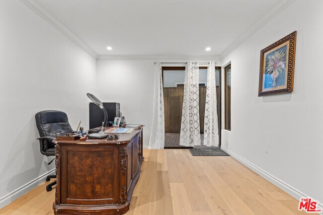 Building Photo - 450 San Vicente Blvd