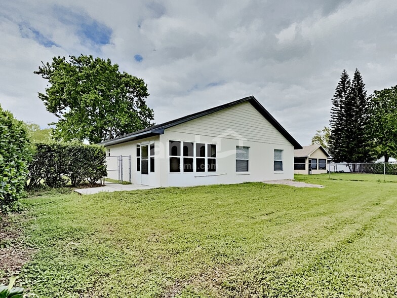 Building Photo - 1305 Cinda Ct