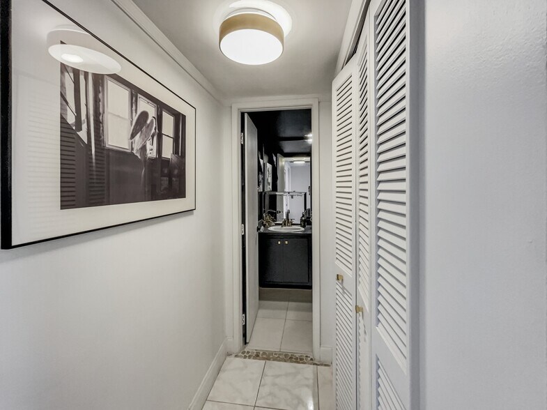 Building Photo - 2661 S Course Dr
