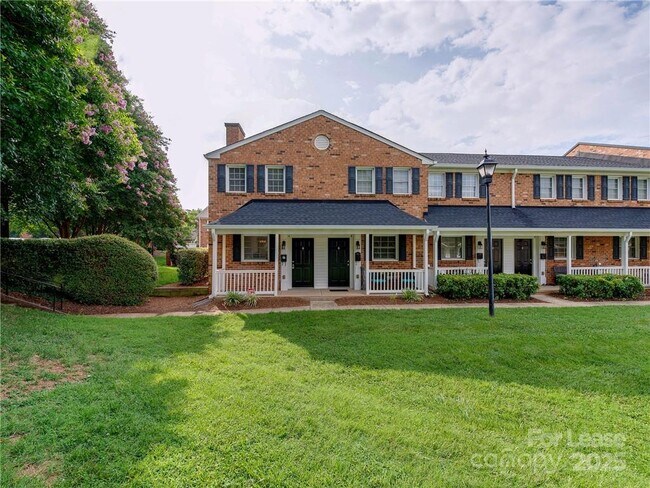 Building Photo - 1344 Green Oaks Ln