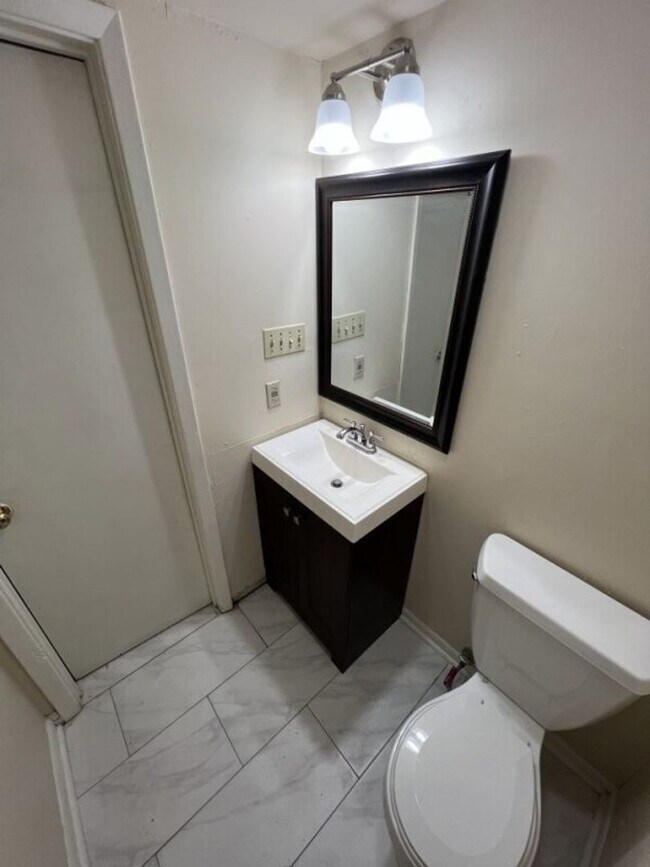 Building Photo - Brightside View