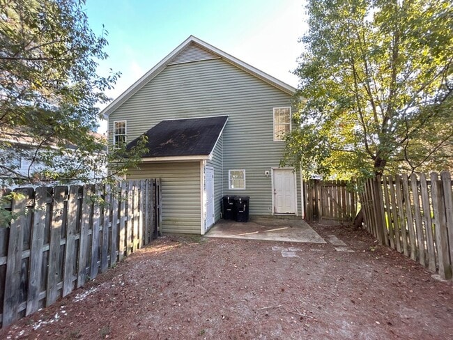 Building Photo - 112 Winterberry Ln