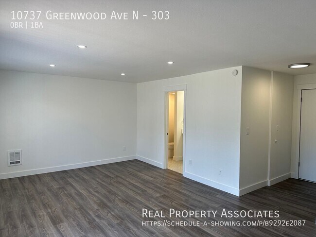 Building Photo - 10737 Greenwood Ave N