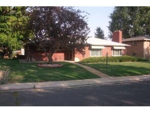 Building Photo - Beautiful 3BR/2BA home ! Great yard & garage
