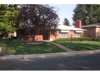 Building Photo - Beautiful 3BR/2BA home ! Great yard & garage