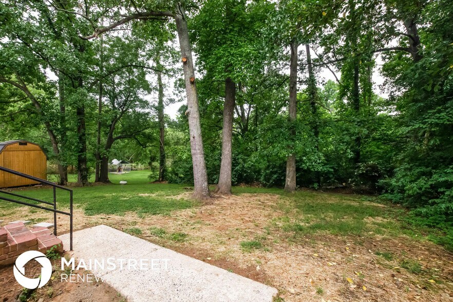Building Photo - 3630 Sargeant Dr