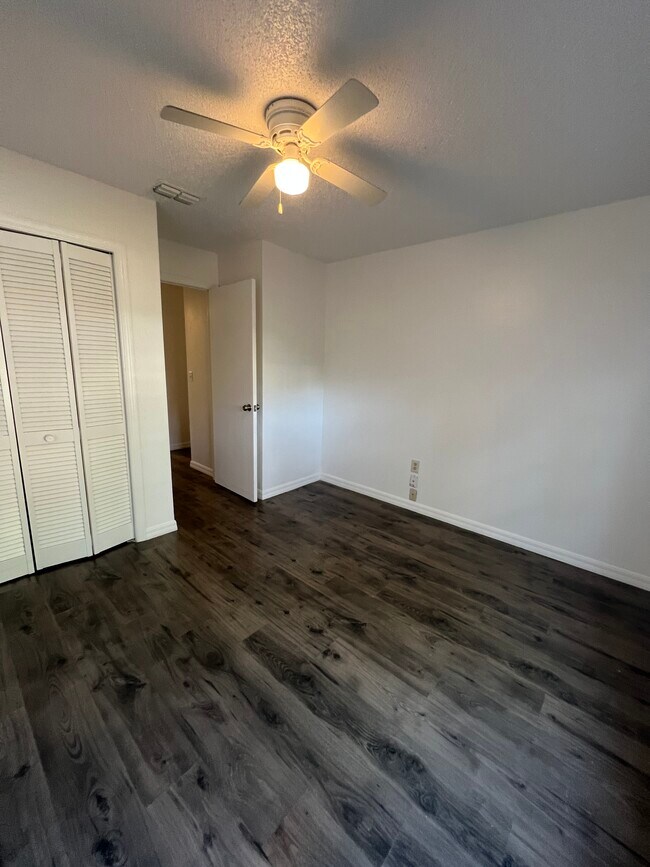 Building Photo - 667 Lake Dexter Cir