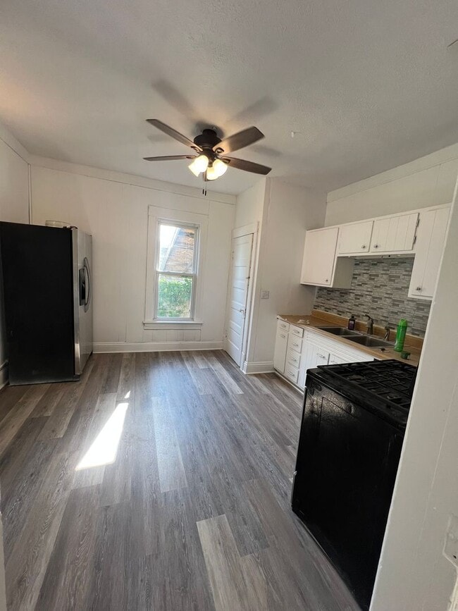 Building Photo - 3 bed /2 bath single family rental home fo...