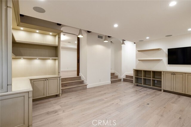 Building Photo - 1302 Skyline Dr