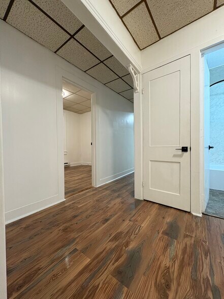 Building Photo - 2030 Hanover Ave