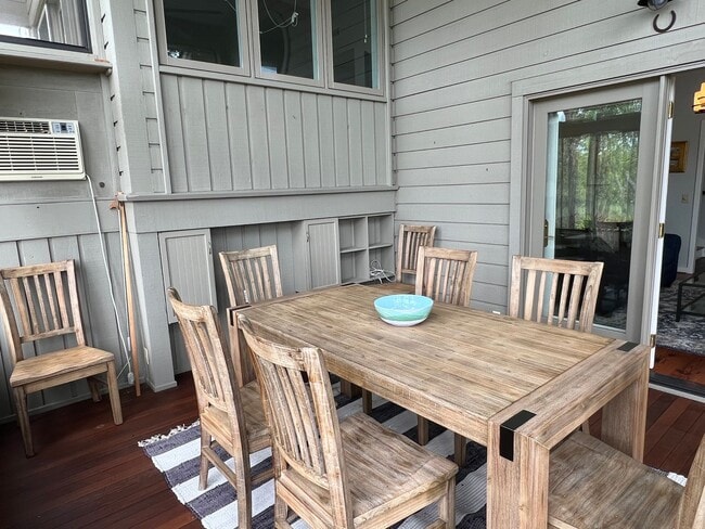 Building Photo - Beautiful Furnished Marsh Front Home - 6 mo Lease Term