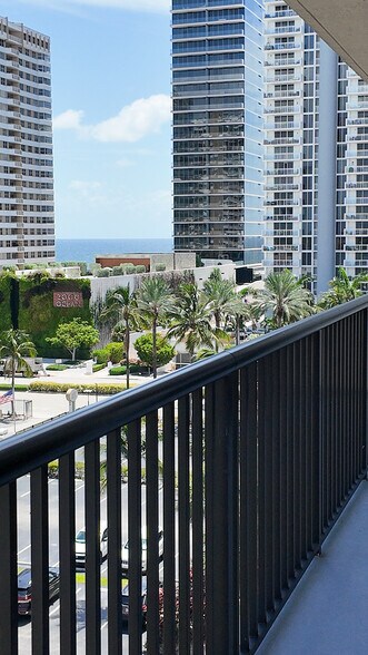 Building Photo - 2049 S Ocean Dr