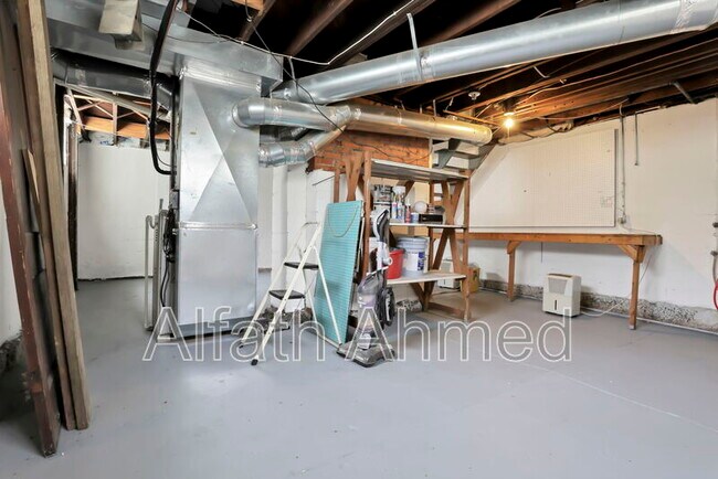 Building Photo - 294 Wyandotte Ave