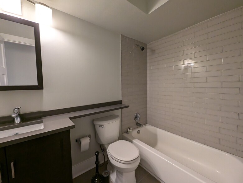 Building Photo - 1437 N Dearborn St