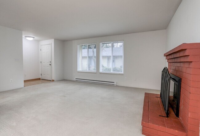 Building Photo - Condo Living with Fireplace and Fenced Yard!