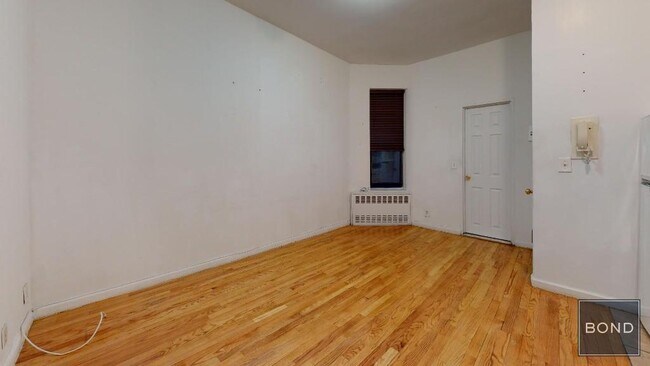 Building Photo - 330 E 93rd St