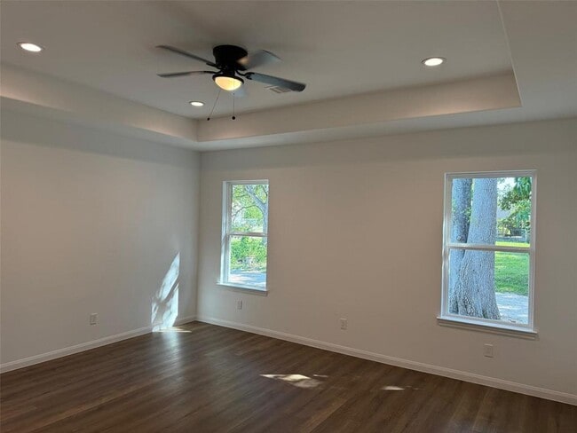 Building Photo - 6405 Carver Ave