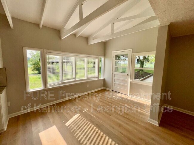 Building Photo - 3520 Combs Ferry Rd