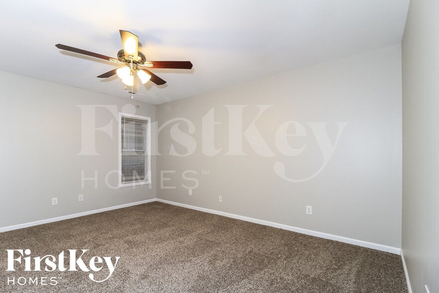 Building Photo - 4040 Creekside Ct