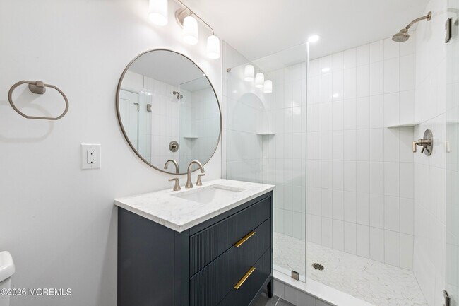 Building Photo - 427 Hoyt St