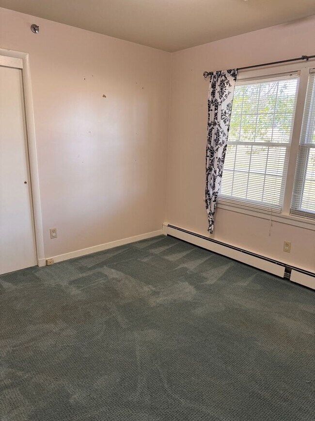 Building Photo - 5 Bedroom || 3 Bathroom Home with All Util...