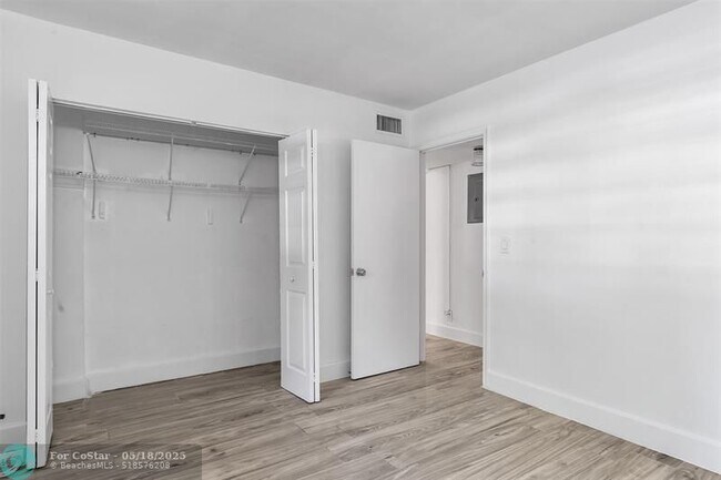 Building Photo - 3361 NW 85th Ave