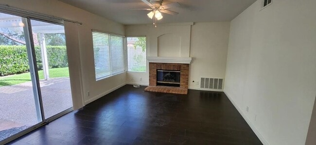 Building Photo - Beautiful Home in the Heart of Mission Viejo!