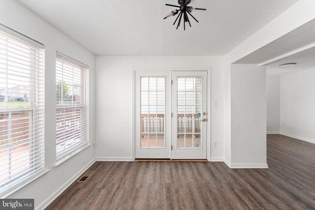 Building Photo - 7102 Finch Ln