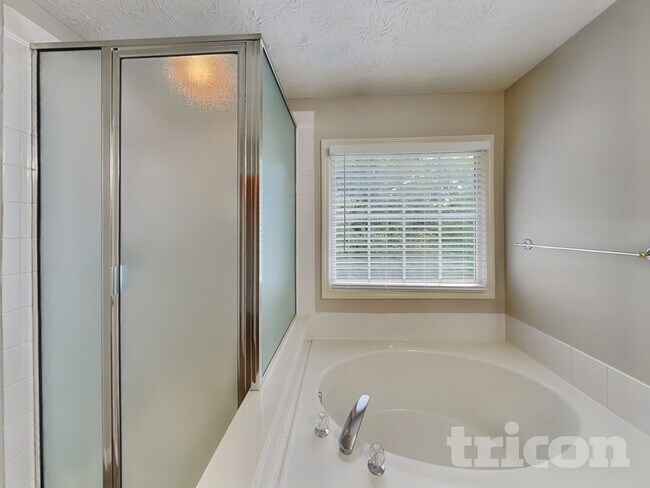 Building Photo - 3433 Palm Cir