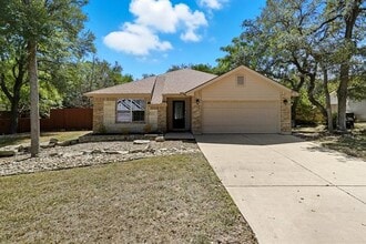 Building Photo - 1106 Serenada Dr