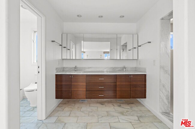 Building Photo - 524 Altair Pl