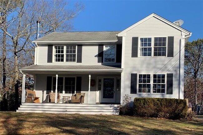 Primary Photo - 15 Acorn Valley Way