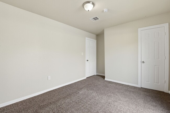 Building Photo - 303 Gans St