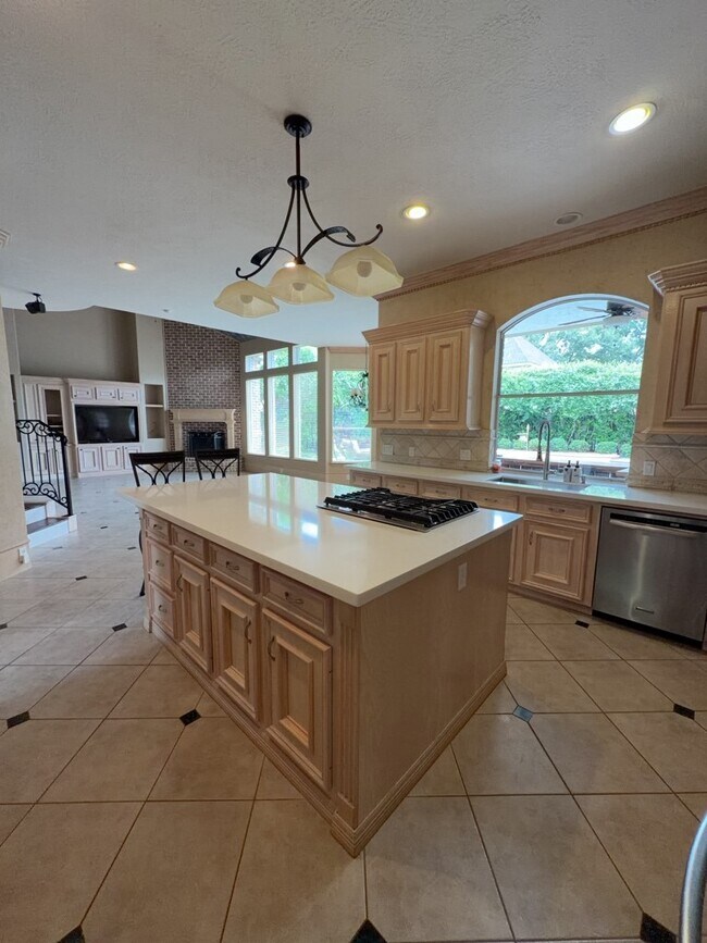 Building Photo - 16410 Emilia Ct