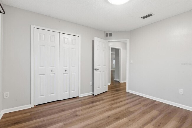 Building Photo - 7 Deerwood St