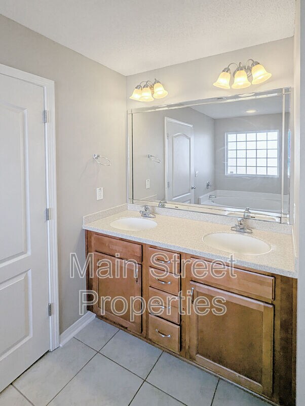 Building Photo - 5963 Ashton Woods Cir