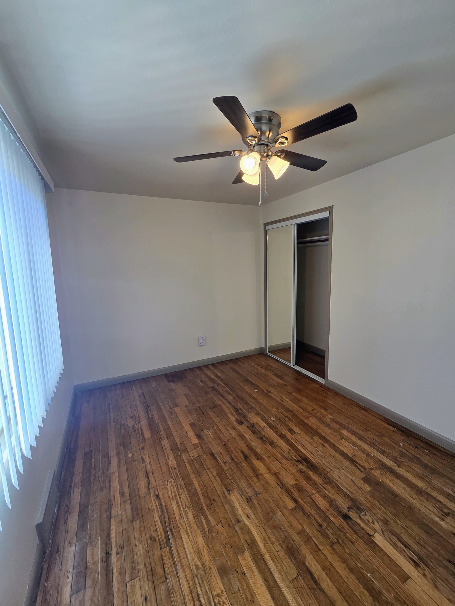 Building Photo - 412 Glen View Ct