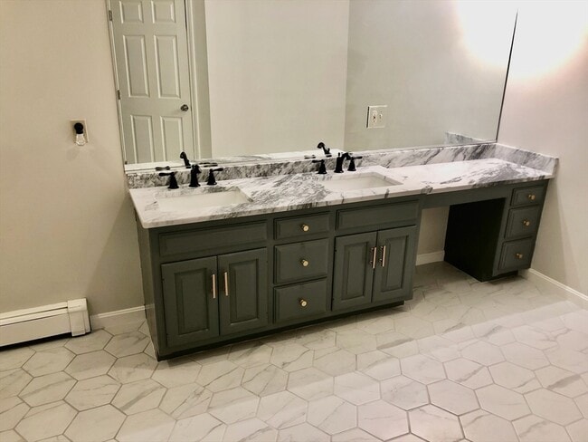 Building Photo - 1565 West St