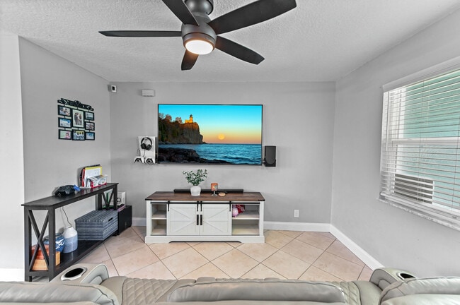 Building Photo - 3581 Kitely Ave