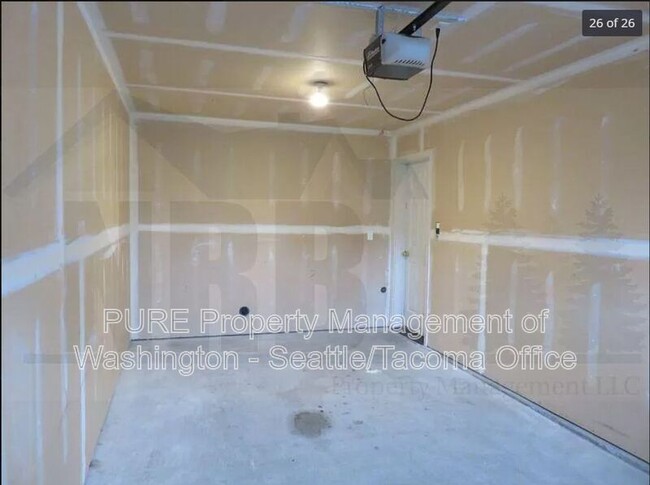 Building Photo - 4328 S Lawrence St